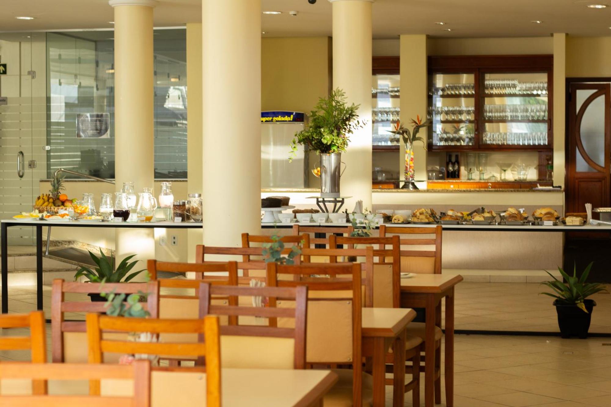 Hotel Cavera Alegrete Kültér fotó