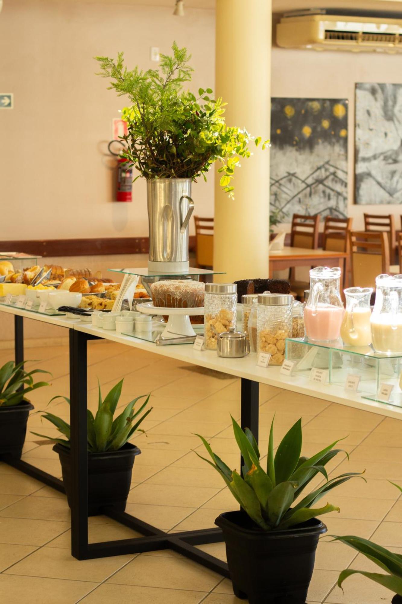 Hotel Cavera Alegrete Kültér fotó