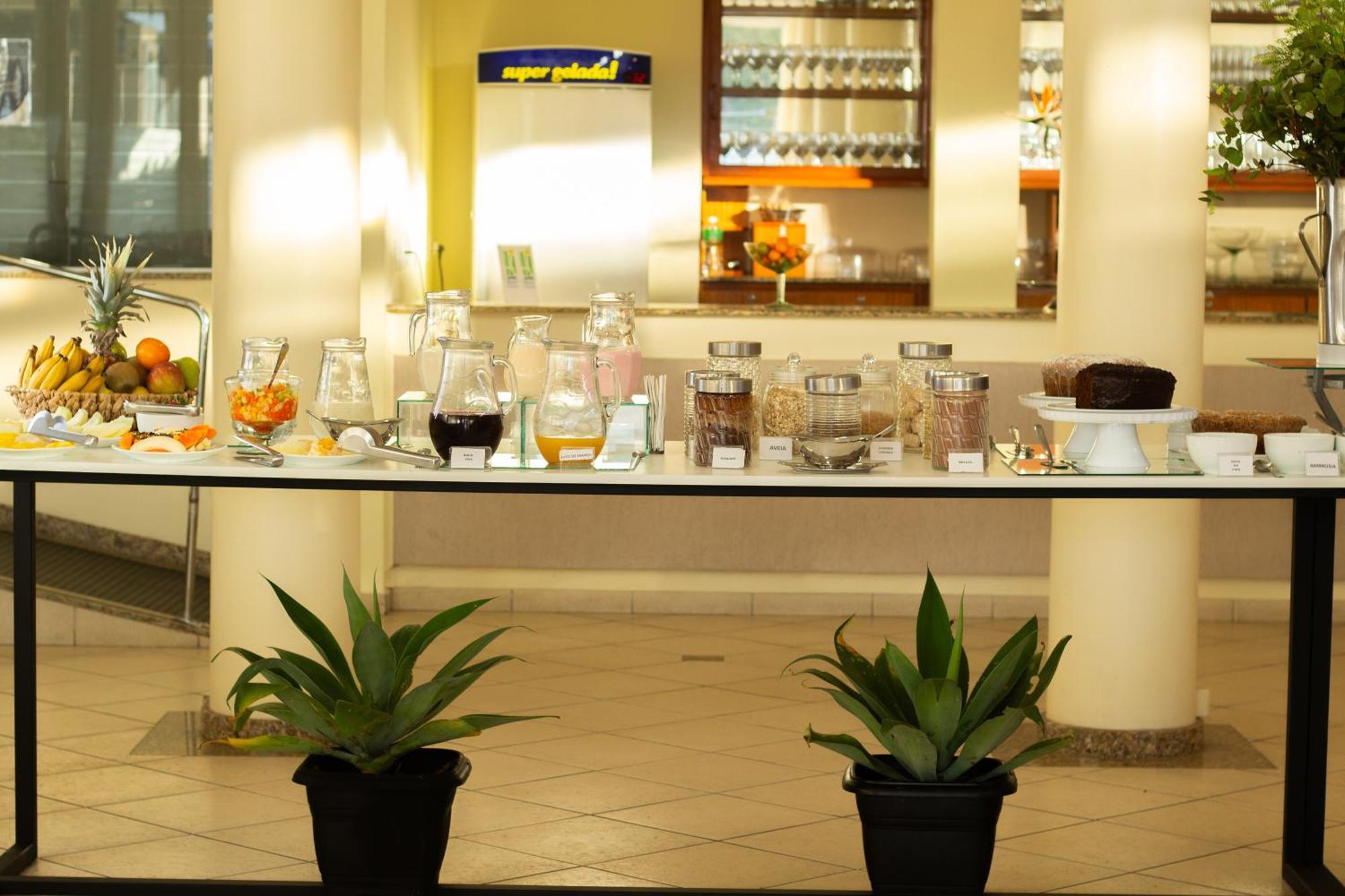 Hotel Cavera Alegrete Kültér fotó